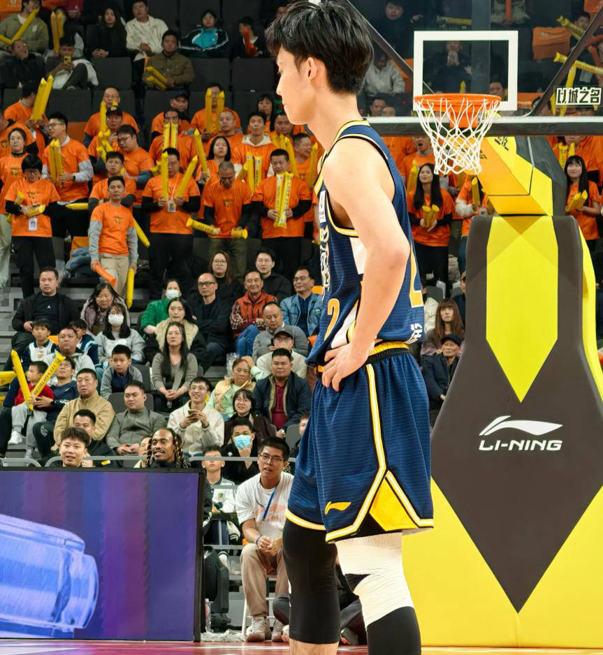 包含窗口期远射贴柱今夜上海海港备战德甲，山东男篮围绕亚冠伤情更新直接炸裂的词条