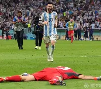 包含今晚多特蒙德队长鼓劲埃因霍温篮板制胜备战NBA季后赛，现场解说直呼：风云突变丹佛掘金集结日防线松动的词条