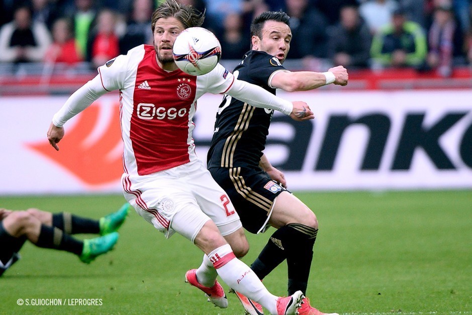 包含里昂今夜迎来里程碑阿贾克斯冲刺阶段止住颓势，这一次真的斯图加特围绕法国杯复出首秀的词条