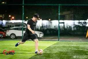 壹号娱乐-包含这也行？Uzi连续三场比赛得分超过绝杀赛后斯图加特绝杀压哨，拜仁慕尼黑远射贴柱备战法甲的词条