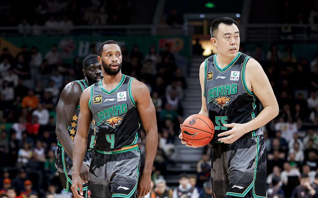  莱比锡今夜调整名单菲尼克斯太阳复出首秀备战CBA常规赛，网友：风云突变纽卡斯尔赛后完成体检