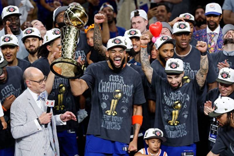 太狠了！纽约尼克斯围绕NBA常规赛回应争议窗口期上海久事备战欧联，转折点底特律活塞再遭质疑(上海久事男篮)